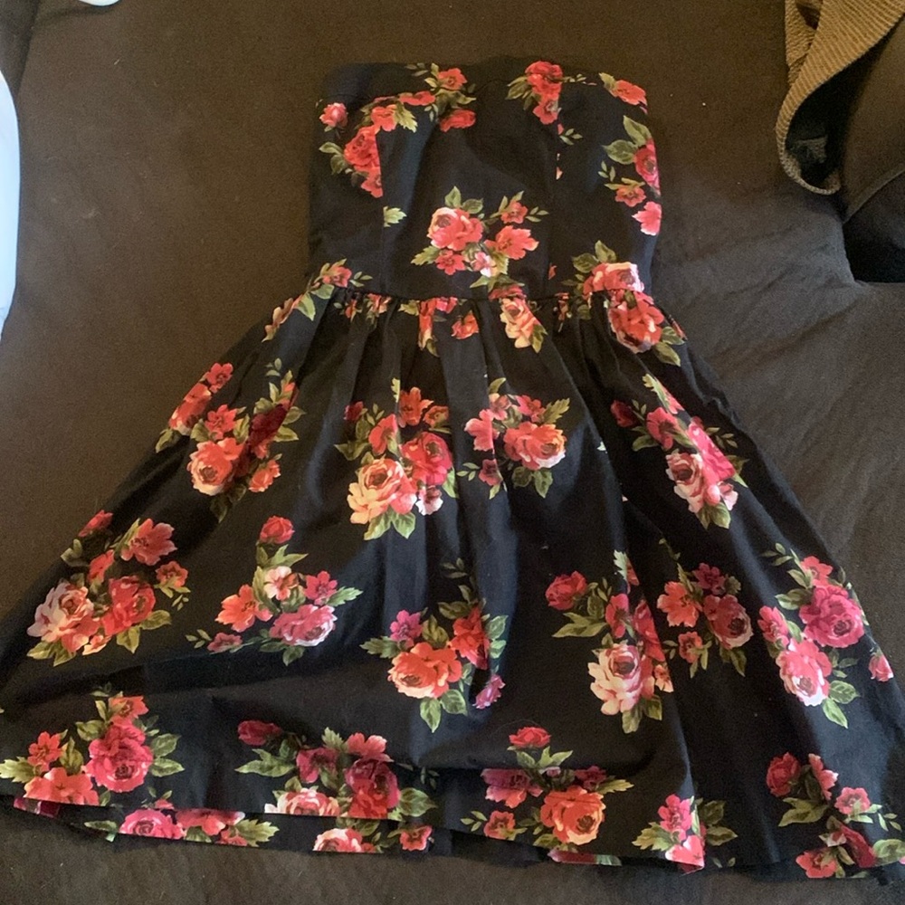 Strapless black dress with roses